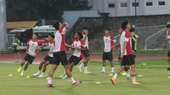 Pemain Timnas Indonesia menjalani sesi official training di Stadion Sriwedari, Solo, Rabu (11/12/2024). Skuad Garuda bakal menjamu Laos pada matchday kedua Grup B Piala AFF 2024 di Stadion Manahan, Solo, Kamis (12/12/2024). [Suara.com/Ronald Seger Prabowo]