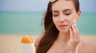 3 Produk Hybrid sunscreen Aman untuk Pemilik Kulit Berminyak dan Berjerawat