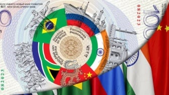 Dedolarisasi BRICS+: Peluang dan Ancaman bagi Indonesia