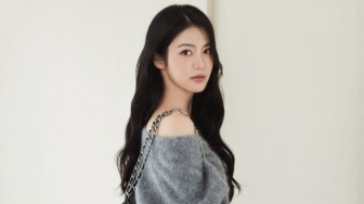 Bergaya Kapan Saja! 4 Ide Mix and Match OOTD Chic ala Shin Ye-eun