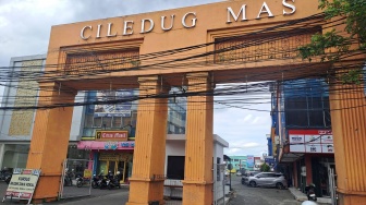 Apes! Mobil Wartawan Hilang Dicuri Saat Parkir di Ciledug Mas, Pelaku Terekam Kamera CCTV
