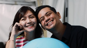 Andre Taulany Kirim Karangan Bunga ke Istri Surya Insomnia, Tulisannya Bikin Ngakak