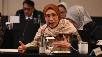 Melly Goeslaw Dibikin Nangis Anak SD saat Intip Pelaksanaan MBG