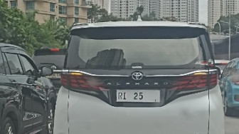 Rela Bermacet-Macetan di Jalanan, Plat RI 25 Nomor Kecil 11 Mobil Siapa?