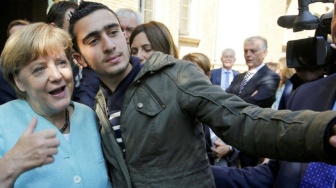 Dari Selfie dengan Merkel hingga Jurnalis di Berlin: Kisah Inspiratif Pengungsi Suriah yang Enggan Pulang Kampung