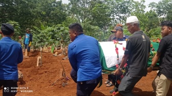 Pria Obesitas 200 Kg Dimakamkan, Damkarmat Bandar Lampung Turun Tangan