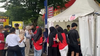 Indonesia Vs Laos: Stadion Manahan Membara, Ribuan Suporter Padati Laga AFF!