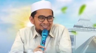 Ustadz Adi Hidayat Ungkap Doa Dahsyat Pelunas Utang Seberat Gunung Uhud