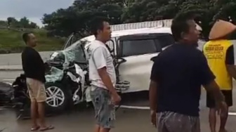 Kronologi Mobil Terios Tabrak Truk di Tol Ngawi, Kondisinya Ringsek