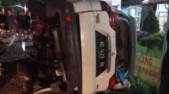 Braakk! Pajero Sport Tabrak Pemotor di Depan Pasar Jongke, Satu Orang Tewas