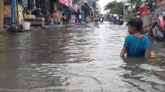 Banjir Rob Rendam 6 RT di Jakarta Utara, Pluit Terparah!