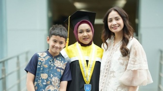 Tak Dihadiri Raffi Ahmad, Ini 5 Potret Bahagia Mbak Lala Pengasuh Rafathar Diwisuda