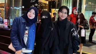 Umi Pipik Nongkrong Bareng Sintya Marisca dan Artis Malaysia, Beri Pesan Soal Ujian Allah hingga Rasa Sakit