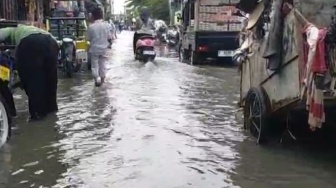 KAI Commuter Batalkan 15 Perjalanan Kereta Imbas Banjir Rob di Jakarta Utara