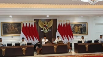 Ratas Persiapan Nataru: Prabowo Cek Laporan Keamanan, Pasokan Bahan Bakar, Transportasi hingga Pariwisata