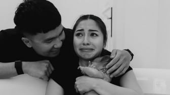 Manfaat dan Risiko Persalinan Water Birth Nikita Willy