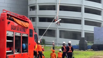 Bertaruh Nyawa, Begini Cara Basarnas Selamatkan Korban Terjebak di Gedung saat Gempa Bumi