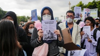 Massa Tolak Kenaikan PPN 12 Persen di Sebrang Istana Negara