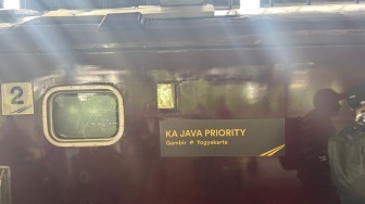 Jelang Libur Nataru, KAI Wisata Lepas Perjalanan Perdana KA Java Priority Gambir - Yogya