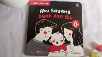 Mengenal Buku Kontras Aku Sayang Ayah dan Ibu, Stimulasi untuk Newborn