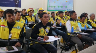 Tingkatkan Kompetensi, Tukang Cat dan Bangunan Ikut Program Sertifikasi Pekerja Konstruksi