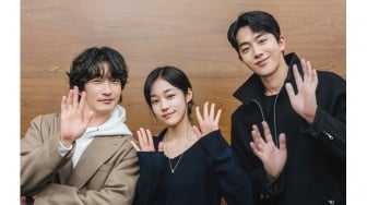 Lokasi Syuting Drama 'East Palace' yang Dibintangi Nam Joo Hyuk Terbakar