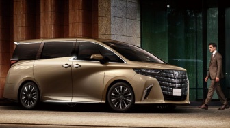 Alphard PHEV Gebrak Pasar Roda 4: 73 Km Tanpa Setetes BBM!