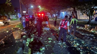 Detik-detik Pick Up Sayur Tabrak Pohon di Ringroad Jogja, Sopir Tewas di Tempat