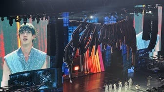 Lepas Baju Saat Nyanyi Solo di Konser Jakarta, Bang Chan Stray Kids Akui Deg-degan: Ada Ayah Saya di Sini