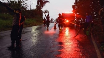 Tumpahan Solar di Lembah Hijau Bandar Lampung, Polisi Sigap Atasi Kemacetan