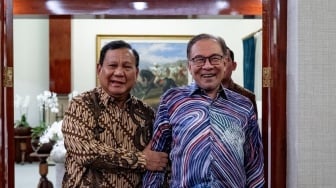 Mayor Teddy Ngaku Prabowo Tak Demam, Warganet: Kok Bisa Sih Beda Omongan sama PM Malaysia?