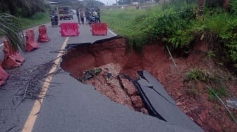 Jalan Lintas Riau-Sumbar Km 90 Amblas, Warga Diimbau Pakai Jalur Alternatif