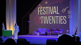 Merayakan Usia 20-an dalam Festival of Twenties