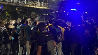 Demo Tolak PPN 12 Persen Ricuh, Mahasiswa Dibubarkan Water Canon