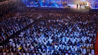 Doa bersama lima agama dalam rangka Perayaan Natal Nasional 2024 yang berlangsung di Indonesia Arena, Jakarta, Sabtu (28/12/2024). [Suara.com/Alfian Winanto]