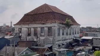 Gedung Setan Surabaya, Dari Kantor VOC hingga Saksi Sejarah Komunitas Tionghoa