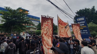 Massa Bertambah, Aliansi Jogja Memanggil Gabung Aksi di Kantor Pajak DIY Tuntut Batalkan dan Turunkan PPN