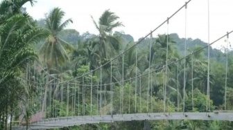 Jembatan Gantung di Lubuklinggau Putus, Puluhan Wisatawan Terjatuh ke Sungai