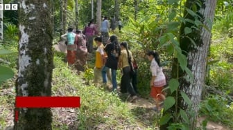 Misa Malam Tahun Baru di Tengah Hutan, Jemaat Katolik di Padang Rela Terjang Jalan Gelap