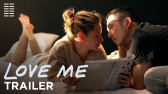 Rilis Trailer, Film Love Me Hadirkan Kisah Cinta yang Tak Biasa