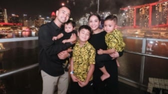 Harga Baju Tahun Baruan Ala Rafathar, Rayyanza dan Lily: Siapa Paling Mahal?