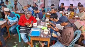 Makan Coto Bareng Warga, Cara Unik Kampanye Program Makan Gratis di Gowa