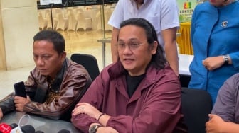 Farhat Abbas Koar-Koar Polemik Donasi Agus di Depan Peti Mati Alvin Lim, Netizen: Gak Ada Adab