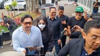 Sidang Perdana Kasus Video Syur Audrey Davis, David Bayu Dampingi Sang Putri