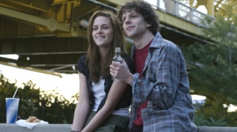 3 Film Kolaborasi Jesse Eisenberg dan Kristen Stewart, Penuh Chemistry!