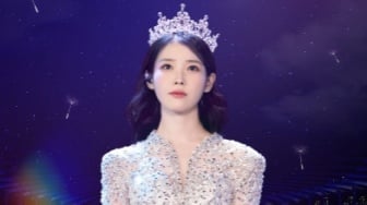 Rayakan Konser Solo ke-100, IU Rilis Film Konser The Winning di Layar Lebar