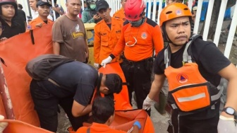 Bayi Nyempil di Antara Enceng Gondok Sungai Jagir Bikin Heboh Warga Wonokromo