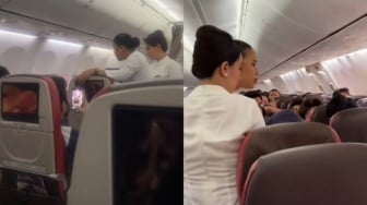 Tantrum Saat Diminta Pakai Seat Belt, Viral Penumpang Pesawat Batik Air Diturunkan Paksa dari Pesawat