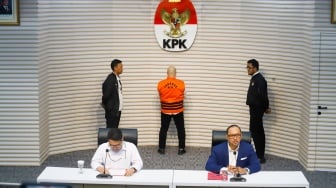 KPK Resmi Tahan Eks Direktur Investasi PT Taspen Antonius Kosasih Terkait Kasus Investasi Fiktif