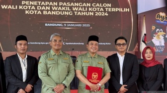 KPU Bandung Tetapkan Farhan-Erwin Pemenang Pilkada 2024